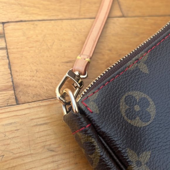 Louis Vuitton & Takashi Murakami collaboration Pochette Accessoires Monogram - Picture 4 of 7